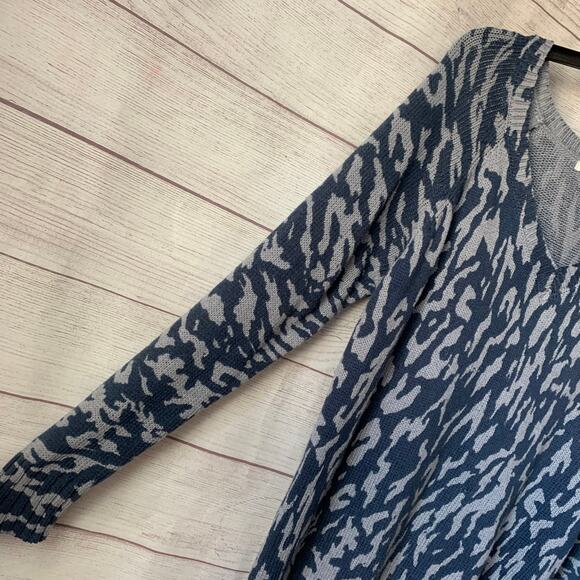 Rag Poets V-Neck Sweater Navy Blue and Gray Animal Print Size Large - Picture 4 of 13